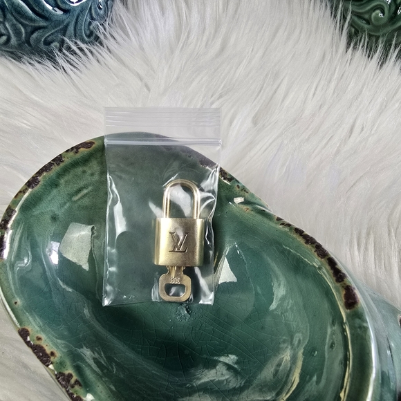 Authentic LV Lock & Key #308 - Picture 6 of 16